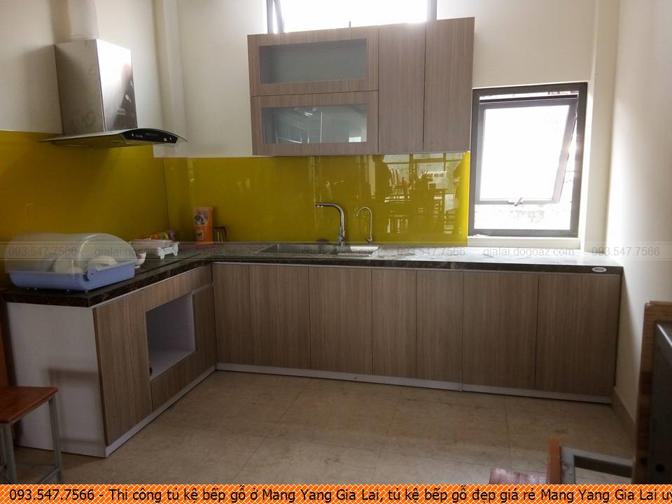 Thi công tủ kệ bếp gỗ ở Mang Yang Gia Lai, tủ kệ bếp gỗ đẹp giá rẻ Mang Yang Gia Lai uy tín liên hệ Hotline 093.547.7566